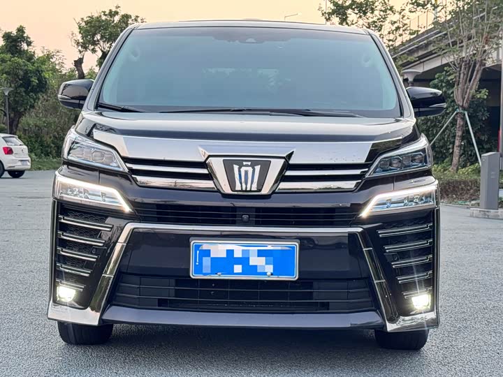 Фото 2 - Toyota Vellfire