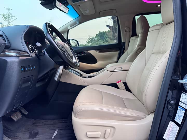 Фото 9 - Toyota Vellfire