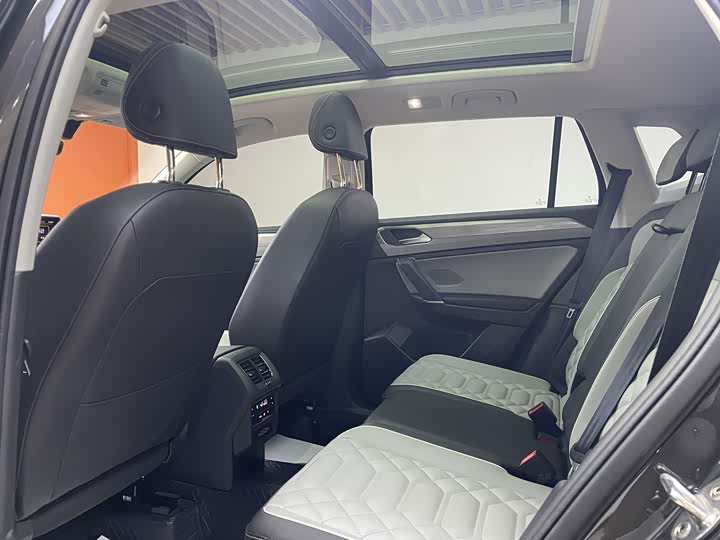 Фото 16 - Volkswagen Tayron