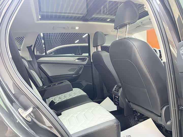 Фото 17 - Volkswagen Tayron