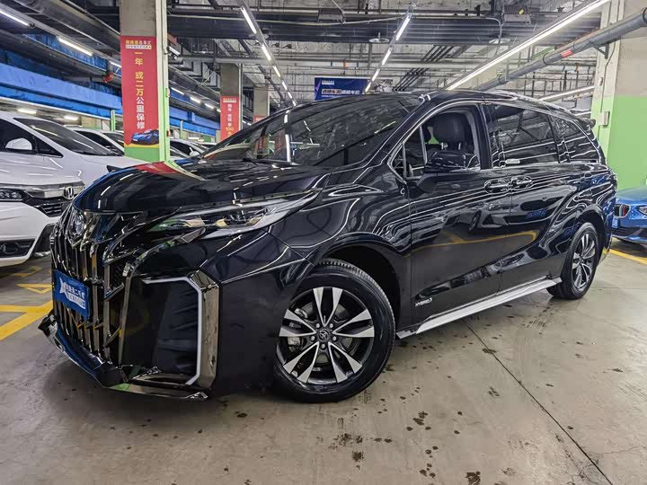 Фото 1 - Toyota Granvia