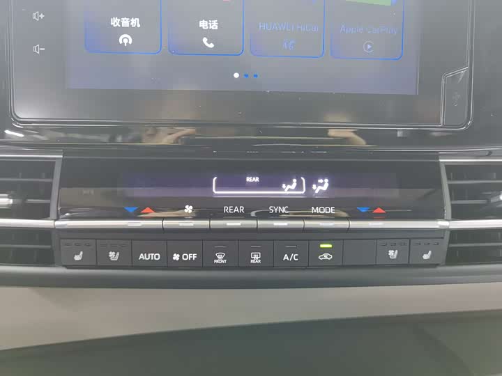 Фото 14 - Toyota Granvia