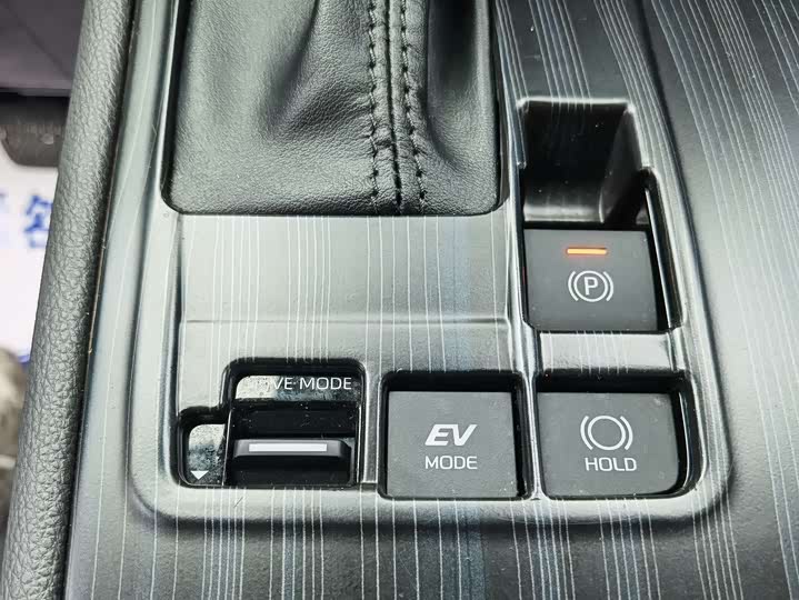 Фото 15 - Toyota Granvia