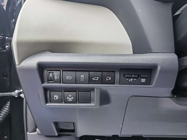 Фото 16 - Toyota Granvia