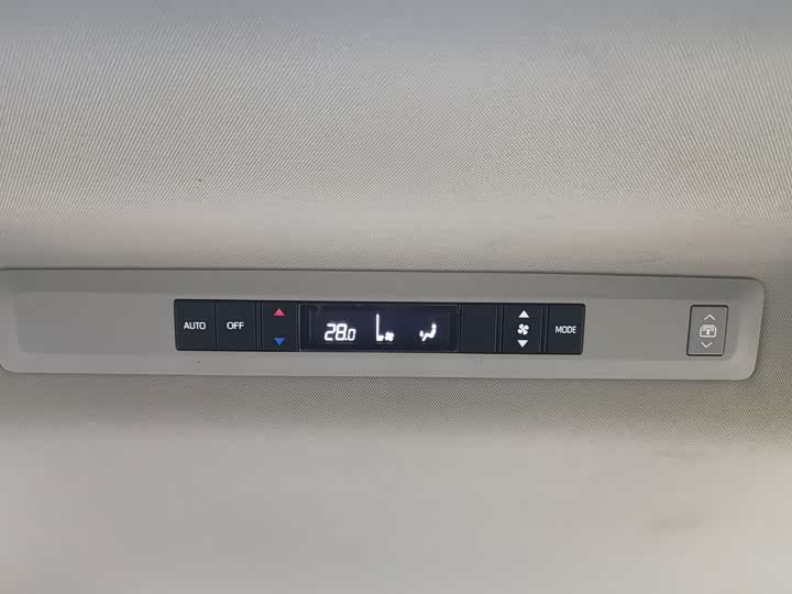 Фото 17 - Toyota Granvia