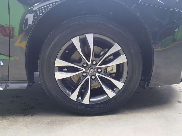 Фото 18 - Toyota Granvia