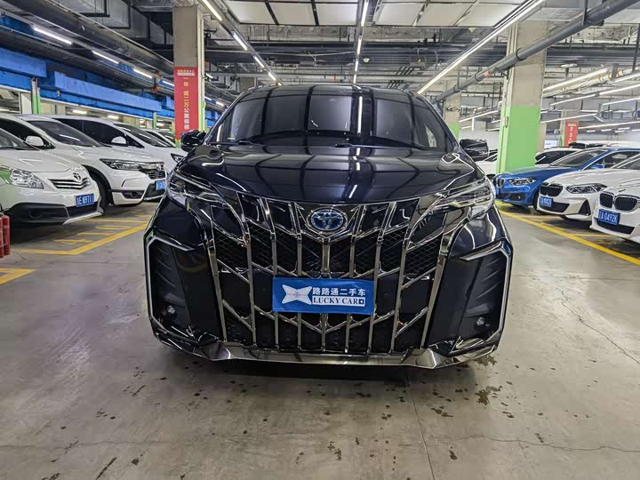 Фото 2 - Toyota Granvia