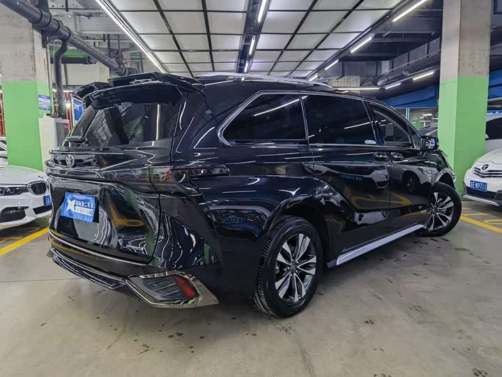 Фото 4 - Toyota Granvia