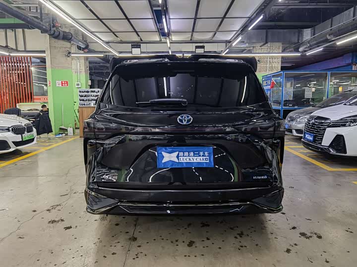 Фото 5 - Toyota Granvia