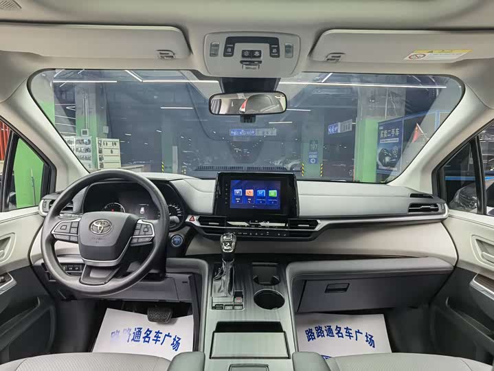 Фото 7 - Toyota Granvia