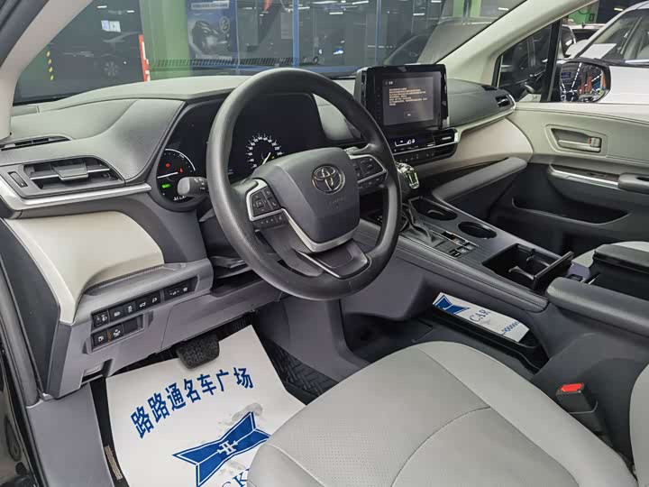 Фото 8 - Toyota Granvia