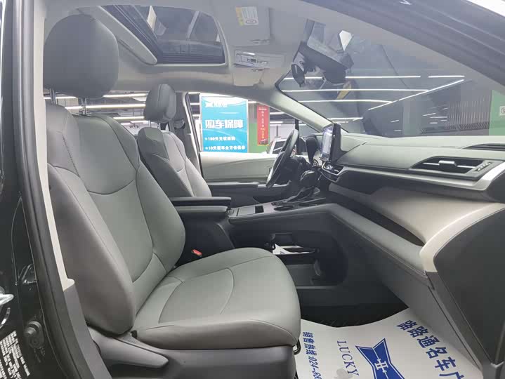 Фото 9 - Toyota Granvia