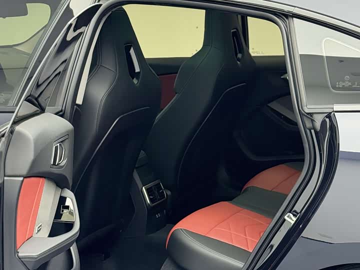 Фото 20 - BMW 2 Series