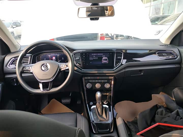 Фото 10 - Volkswagen T-Roc