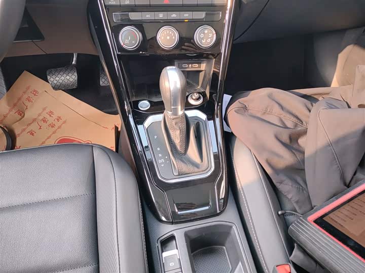 Фото 14 - Volkswagen T-Roc