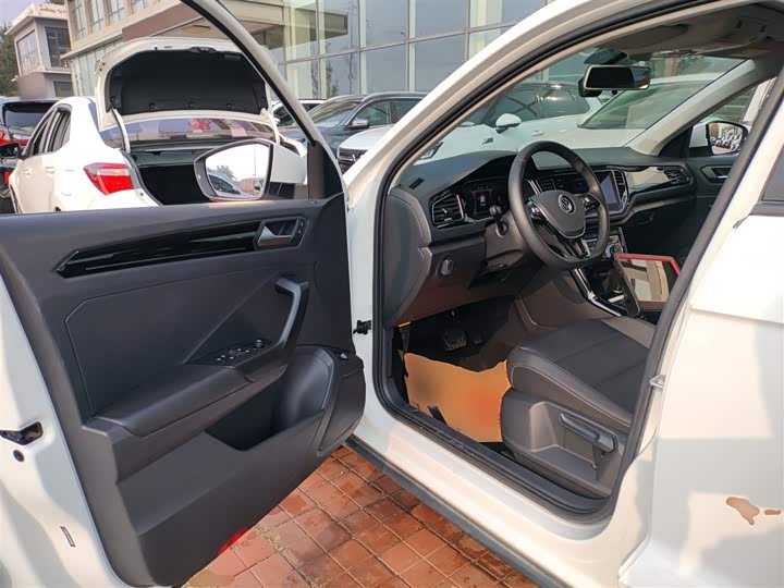 Фото 16 - Volkswagen T-Roc