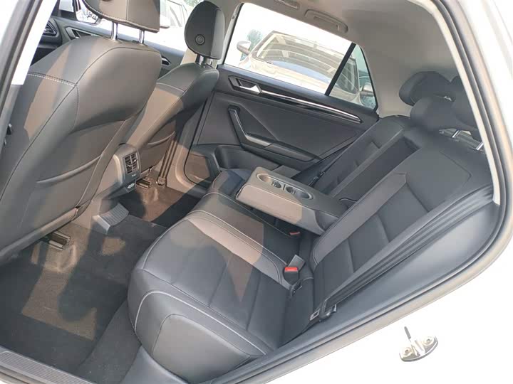 Фото 17 - Volkswagen T-Roc