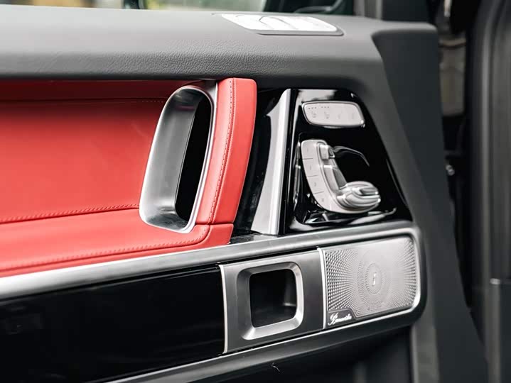 Фото 16 - Mercedes-Benz G-Class AMG