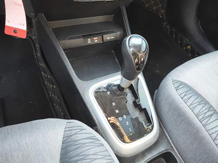 Фото 14 - Kia Pegas