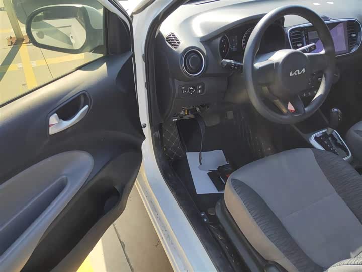 Фото 16 - Kia Pegas