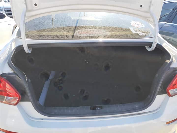 Фото 19 - Kia Pegas