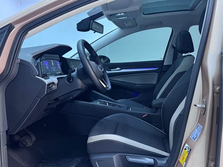 Фото 10 - Volkswagen Golf