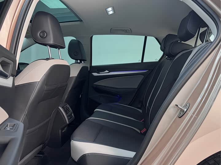 Фото 11 - Volkswagen Golf