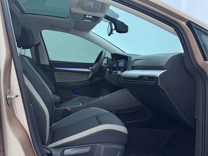 Фото 13 - Volkswagen Golf