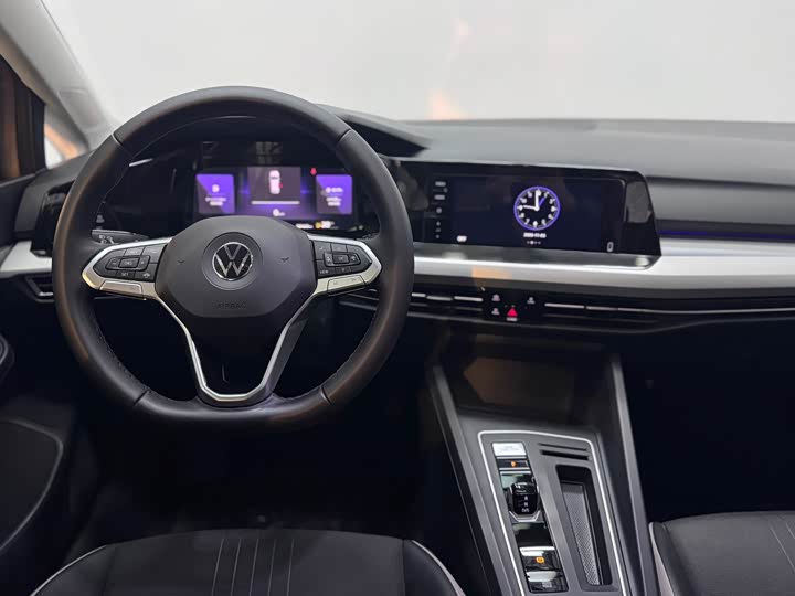 Фото 14 - Volkswagen Golf