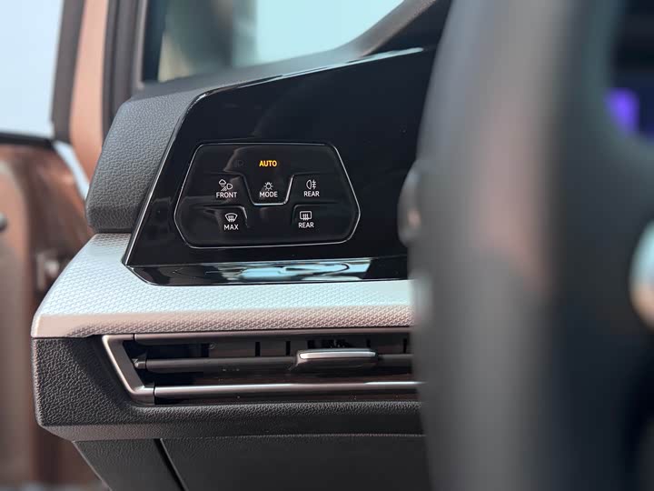 Фото 16 - Volkswagen Golf