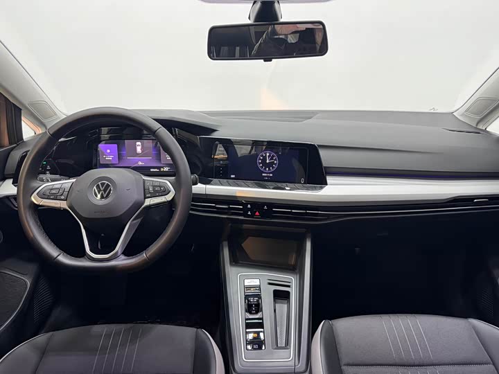 Фото 17 - Volkswagen Golf