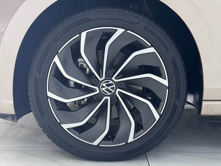 Фото 19 - Volkswagen Golf