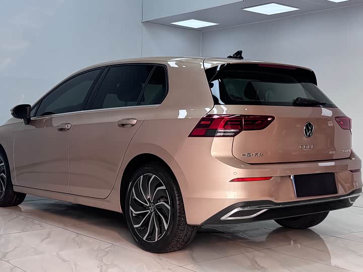 Фото 4 - Volkswagen Golf