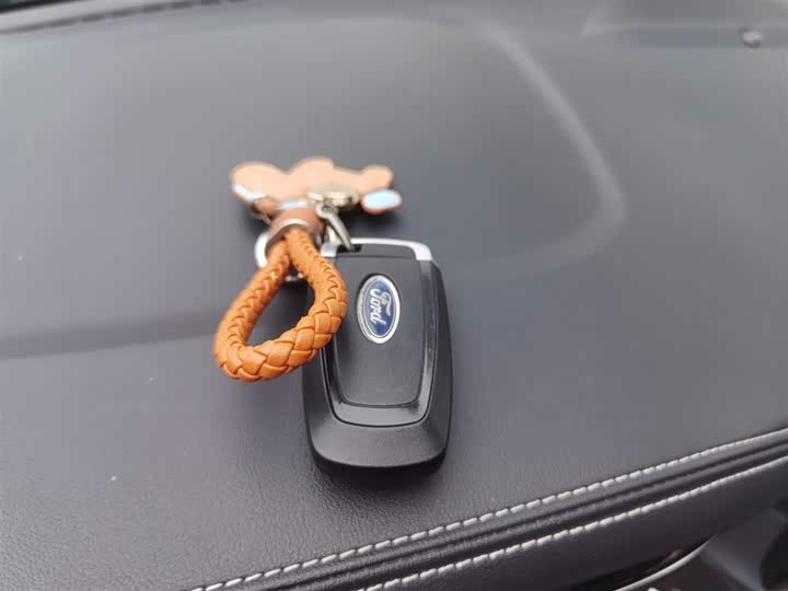 Фото 12 - Ford Focus