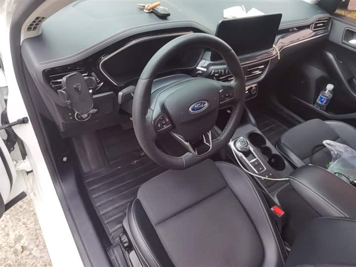 Фото 13 - Ford Focus