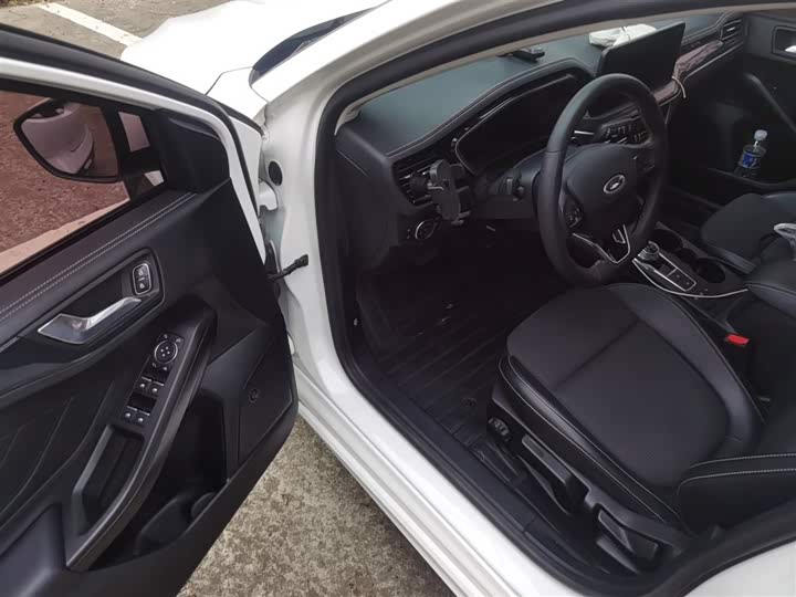 Фото 14 - Ford Focus