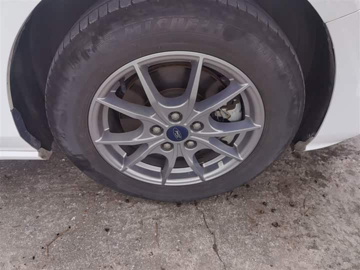 Фото 31 - Ford Focus