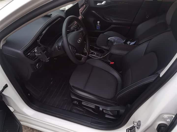 Фото 8 - Ford Focus