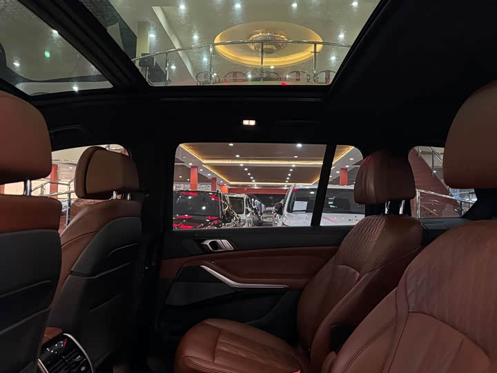 Фото 13 - BMW X7