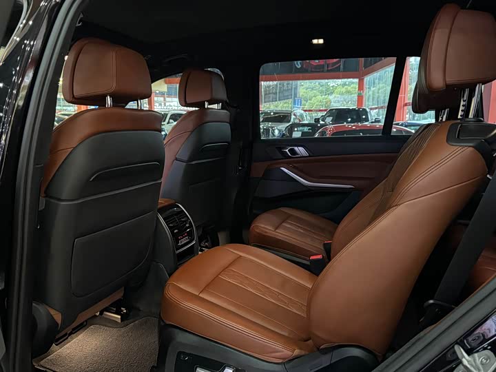 Фото 14 - BMW X7