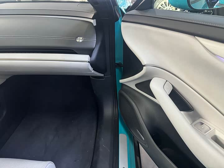 Фото 10 - Xiaomi SU7