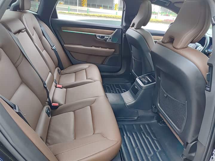 Фото 10 - Volvo S90 Hybrid