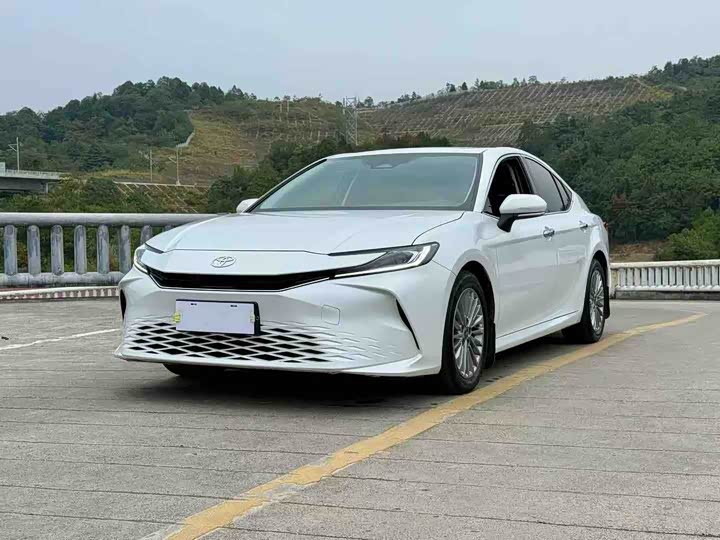 Фото 1 - Toyota Camry