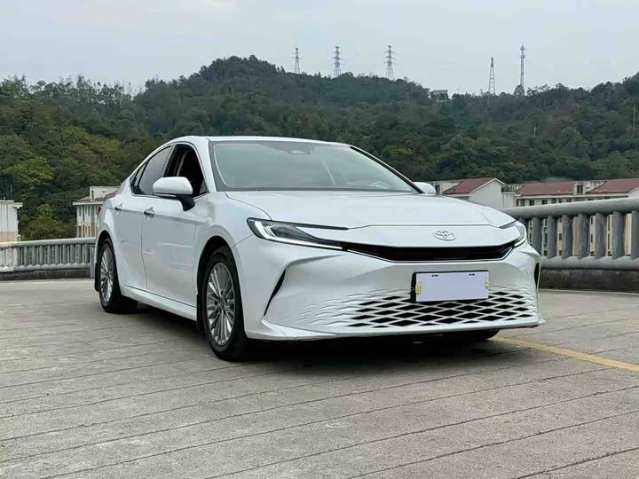 Фото 5 - Toyota Camry