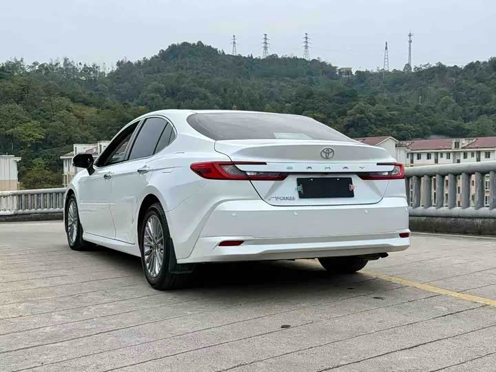 Фото 6 - Toyota Camry