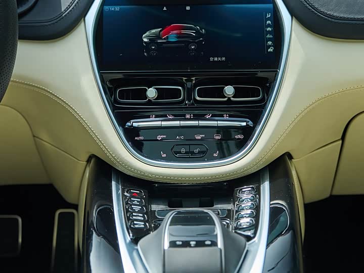 Фото 12 - Aston Martin DBX