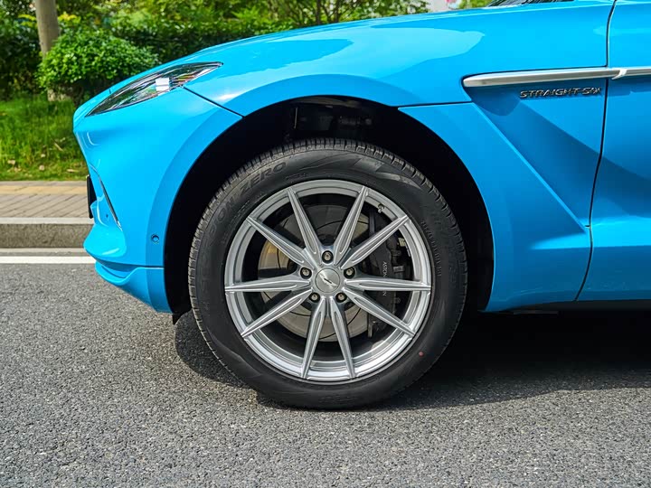 Фото 4 - Aston Martin DBX