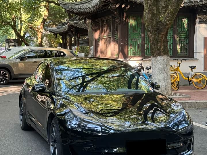 Фото 1 - Tesla Model 3