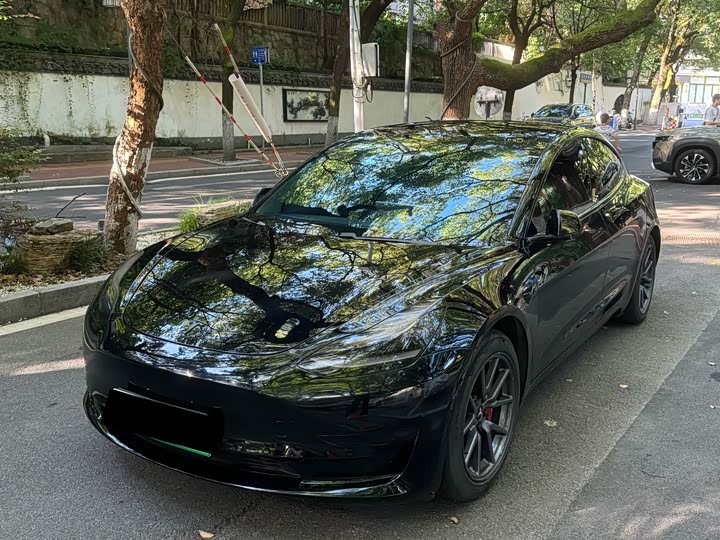 Фото 4 - Tesla Model 3