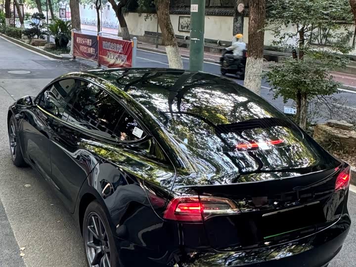 Фото 7 - Tesla Model 3